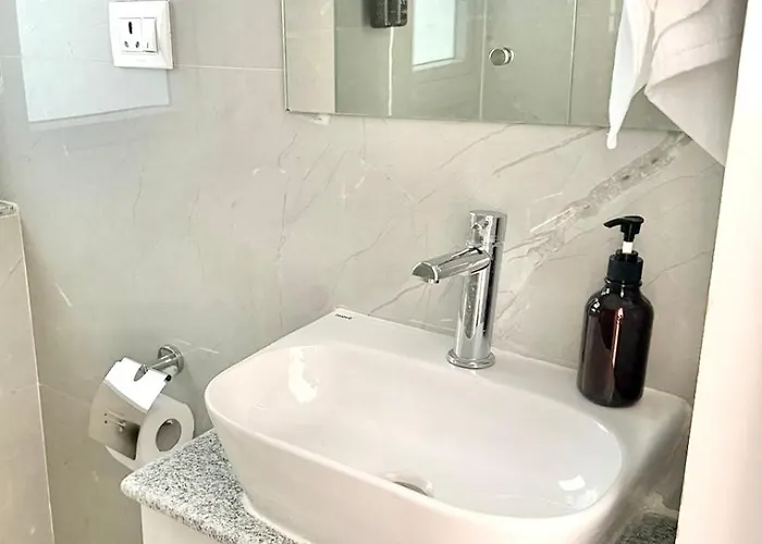 Modern & Cozy 2bhk, Relax In Comfort *